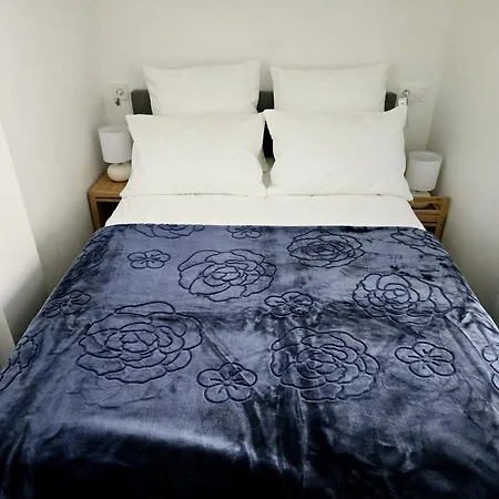 Des Fleurs Apartment