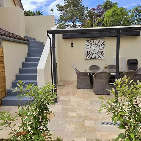Des Fleurs Apartment