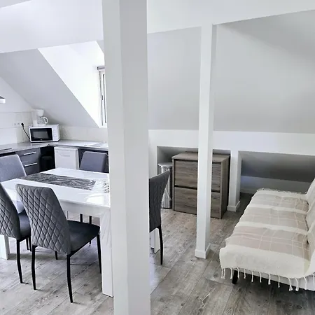 Des Fleurs Apartment