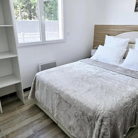 Des Fleurs Apartment *