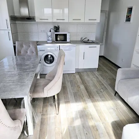 Des Fleurs Apartment *
