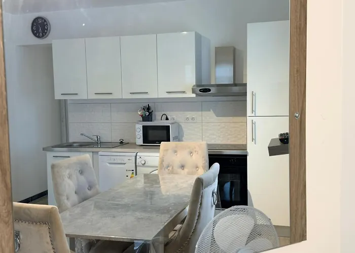 Des Fleurs Кабур