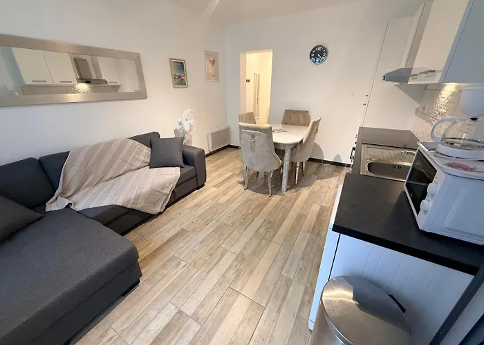 Des Fleurs Apartment *