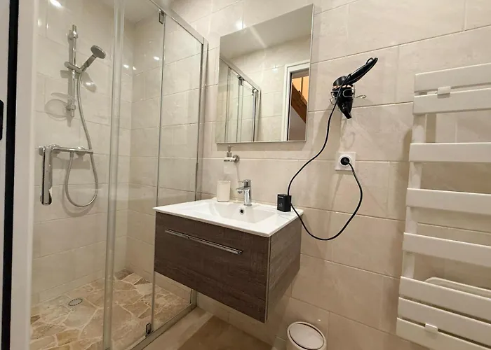 Des Fleurs Кабур