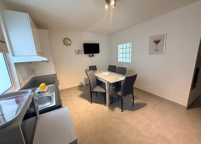 Des Fleurs Apartment *