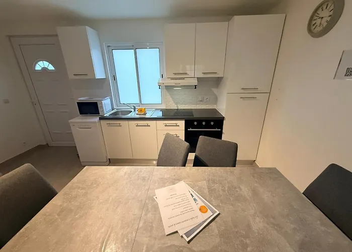 Des Fleurs Кабур