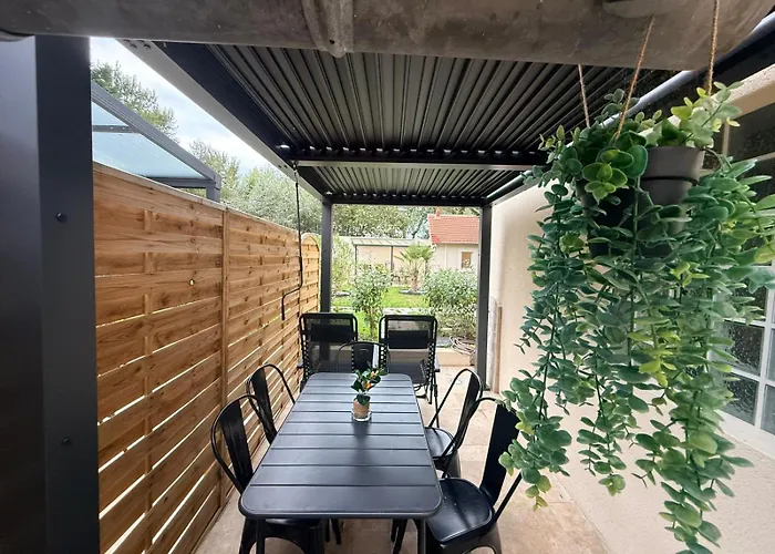 Апартаменты Des Fleurs Кабур